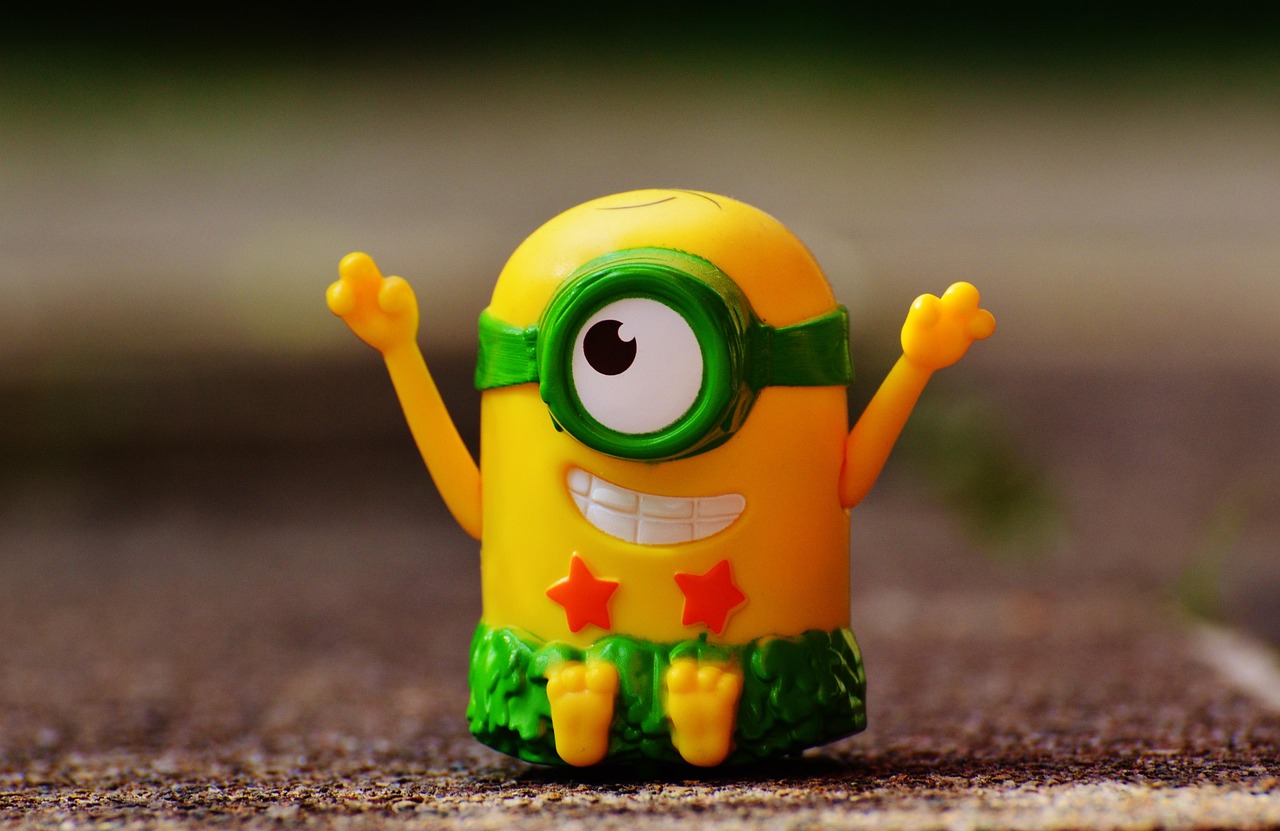 Smiling minion waving